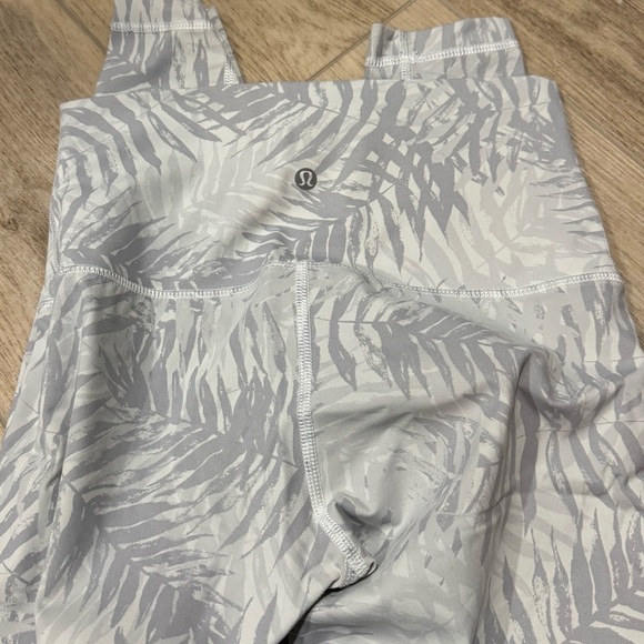 Lululemon Wunder Under Leggings - Palm Trees size 6 - Picture 7 of 13